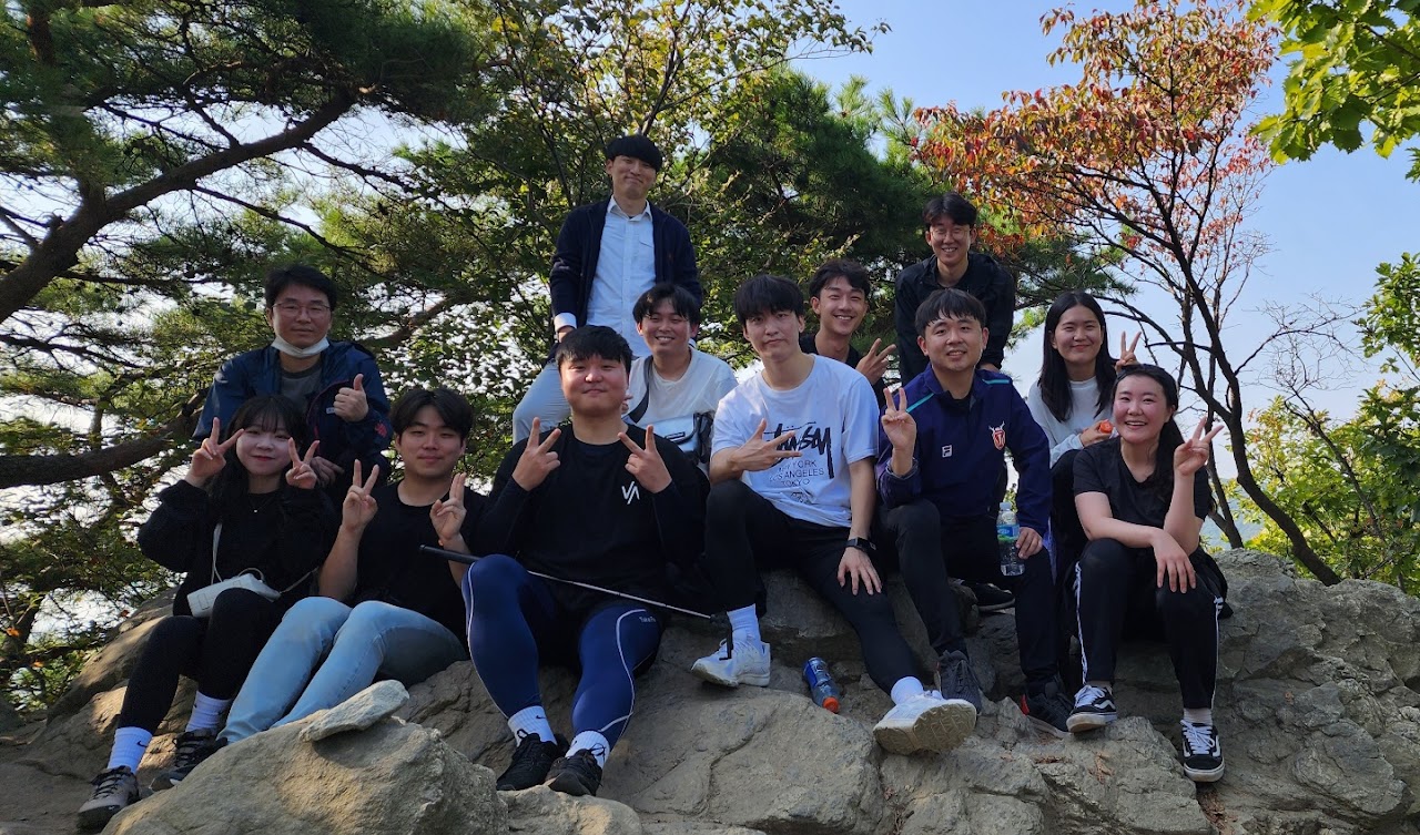 Fall hiking — group photo — photo 1