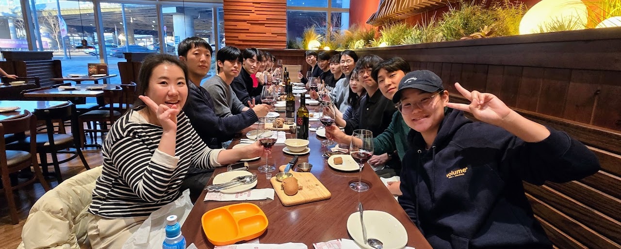 Group dinner — photo 1