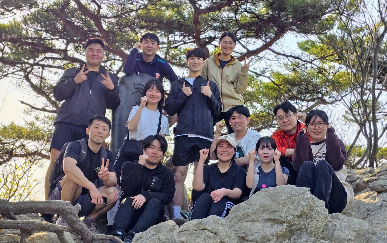 Spring hiking, Gwanggyosan — photo 1