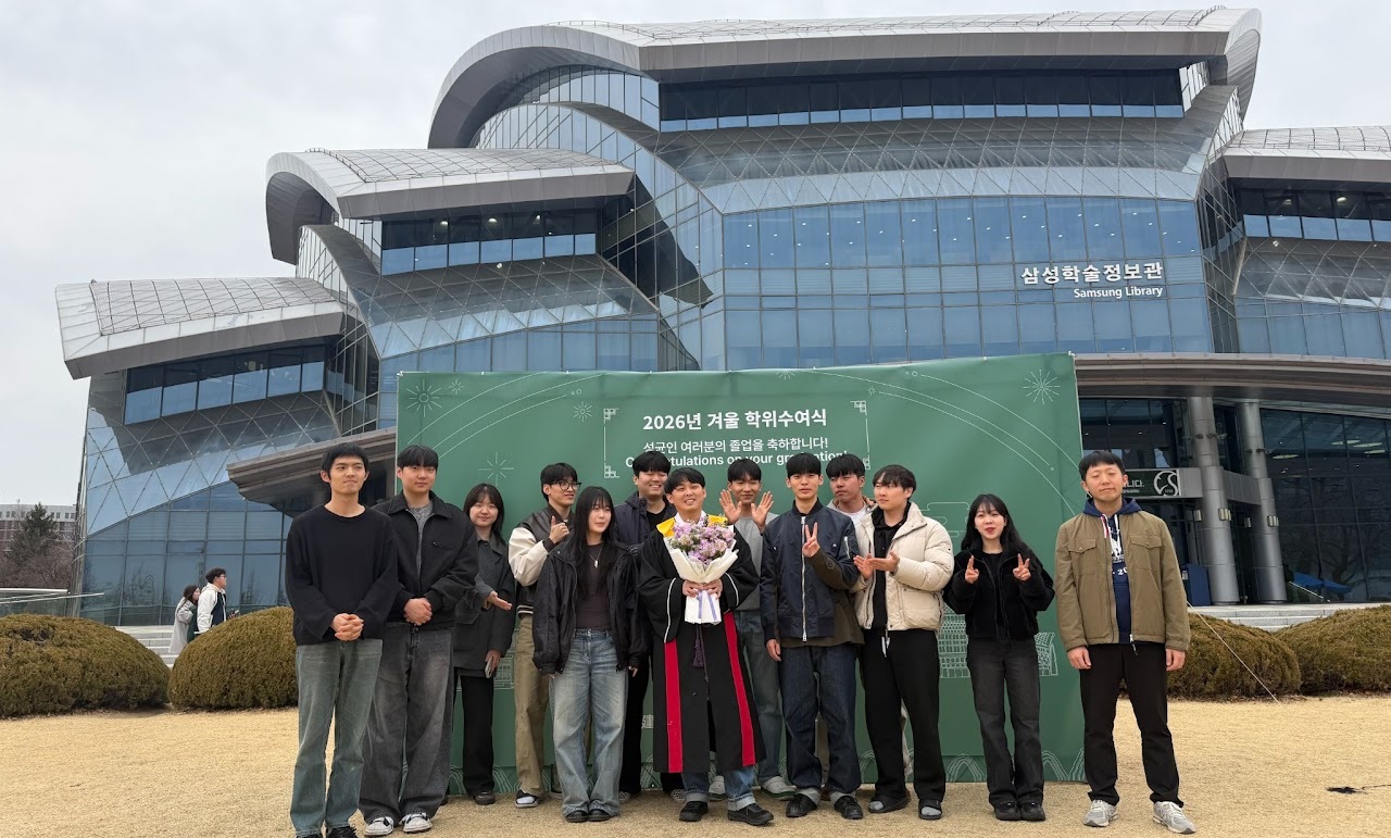 Gathering to celebrate the graduation — photo 2